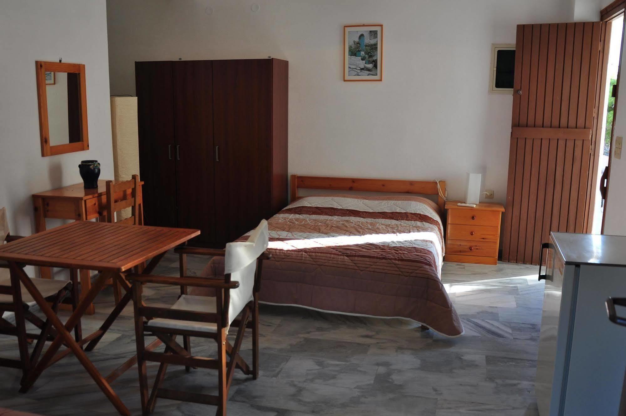 Michalis Apartments Near The Beaches With Sea View Páros Exteriör bild