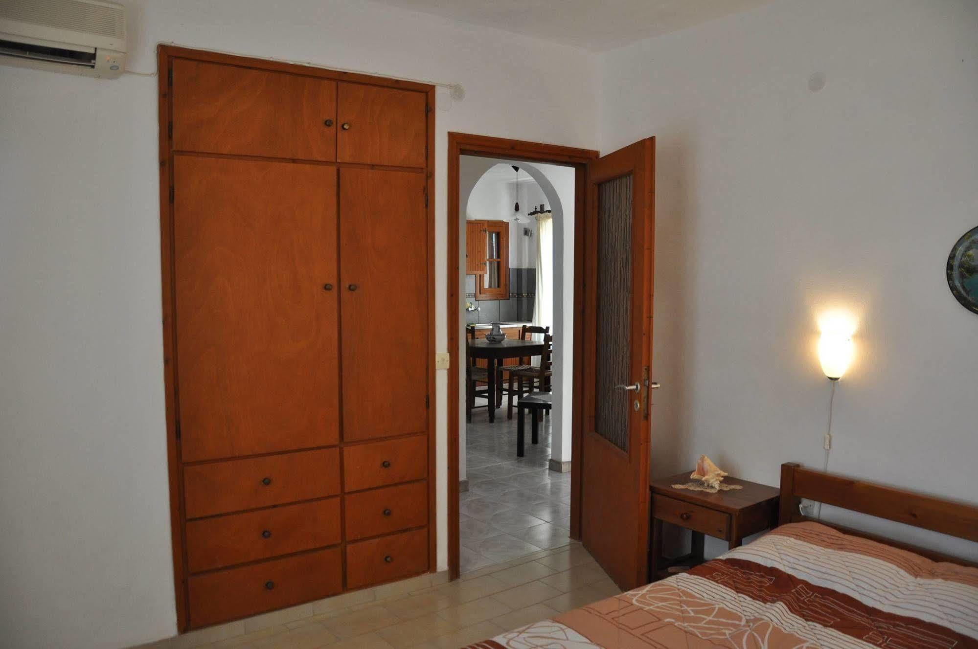 Michalis Apartments Near The Beaches With Sea View Páros Exteriör bild